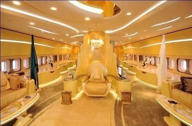 3层“飞行宫殿”是瓦利德王子豪掷2.4亿英镑，买下的一架超豪华私人客机.jpeg