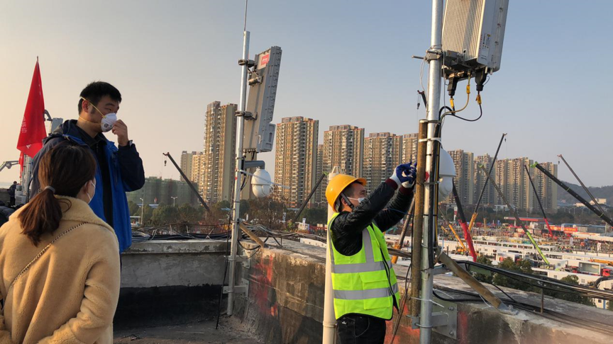 亲历者还原"云监工"平台搭建:扫帚曾是直播核心道具