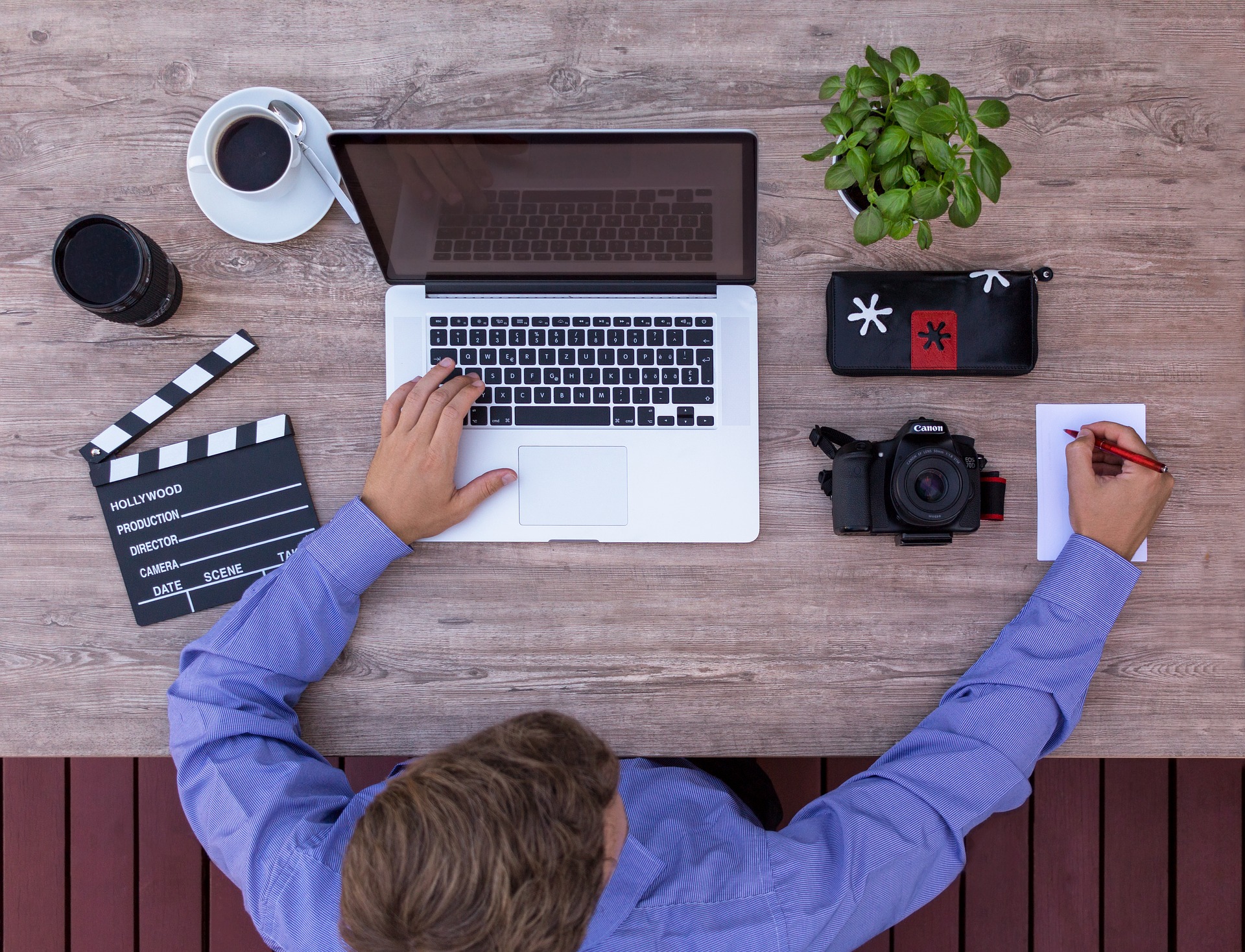 filmmakers-g1ba2a994a_1920.jpg